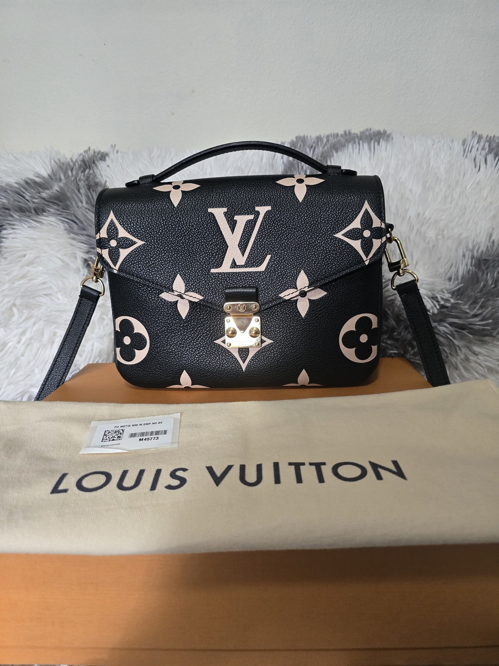 Louis Vuitton Black & WhiteCream Monogram Pochette Metis Shoulder Bag -pre Owned - Picture 11 of 13